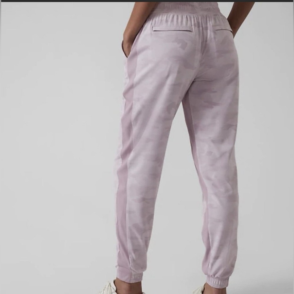 NEW Athleta Brooklyn Lined High Rise Camo Joggers Activewear Yoga Gym Workout